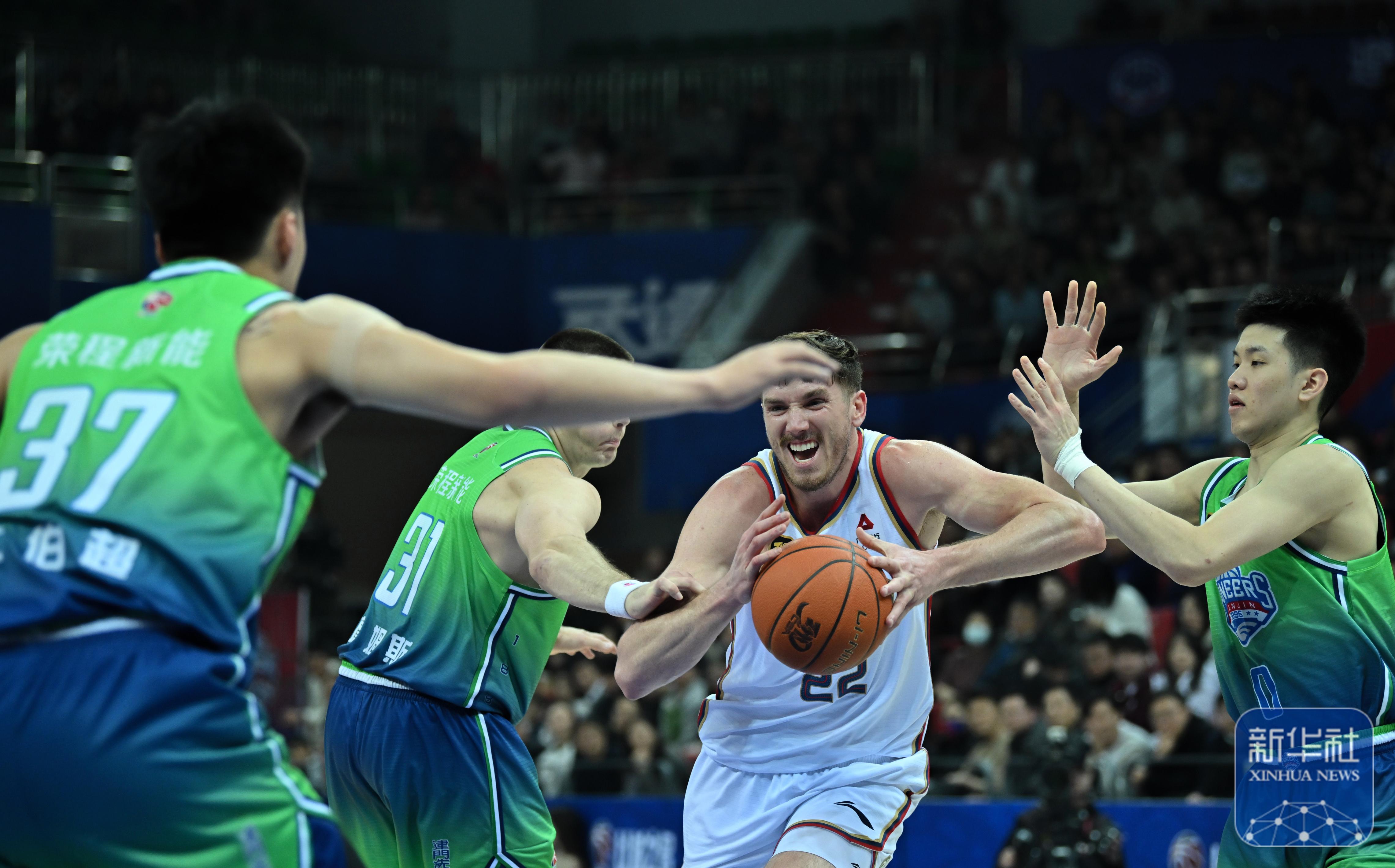 CBA季后赛国际比赛日走向成谜，广州队止住颓势，目标明确，临场指挥获称赞的简单介绍