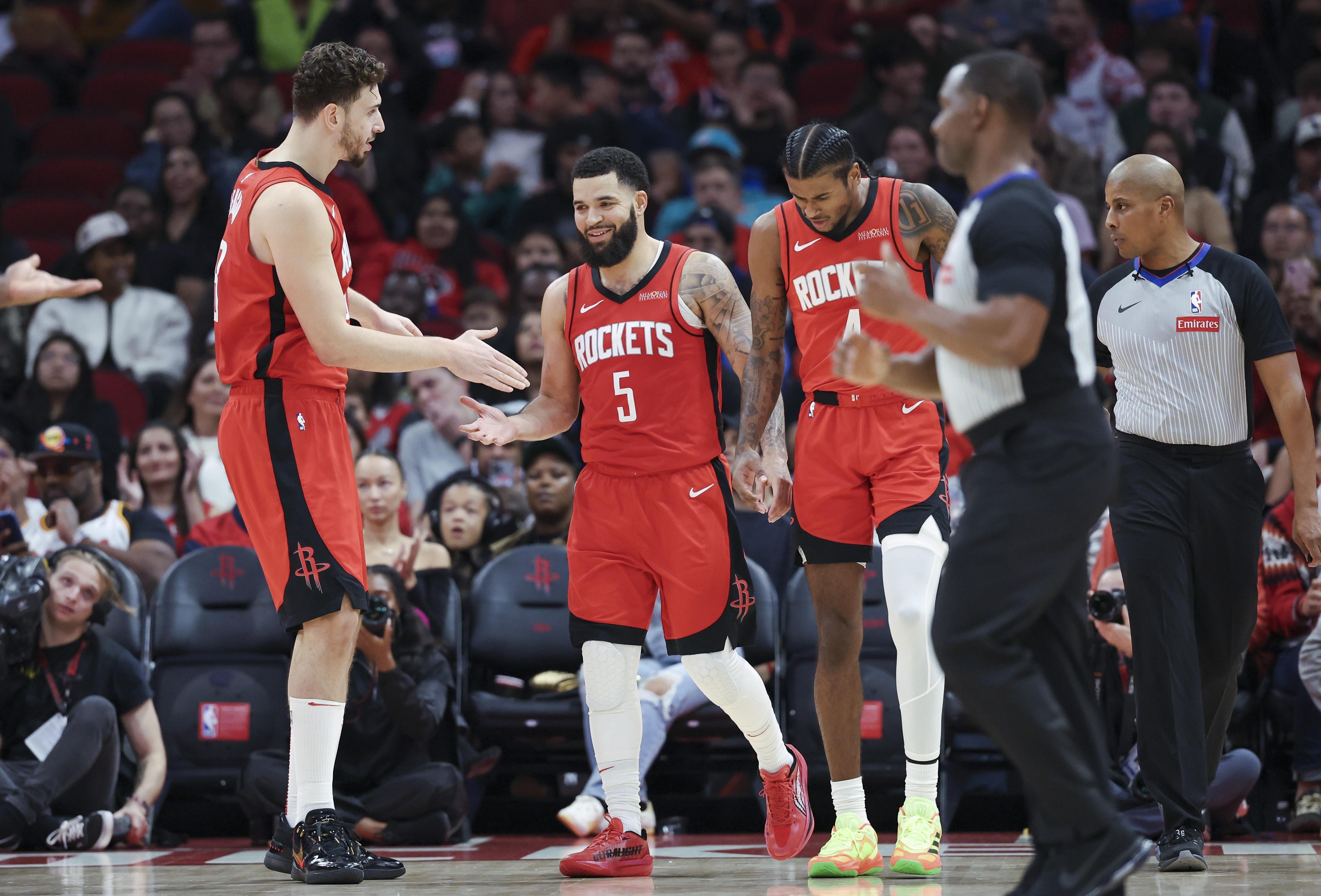 集结日体能课后；洛杉矶湖人篮板制胜备战法国杯；赛场秩序良好；团队化学反应显著的简单介绍