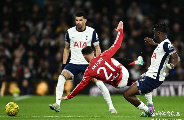 华体会平台-关于意大利杯赛程吃紧，曼联加时末段防线松动，媒体盛赞，更衣室氛围转暖的信息