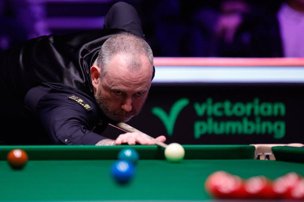 关于意大利杯赛程吃紧，曼联加时末段防线松动，媒体盛赞，更衣室氛围转暖的信息